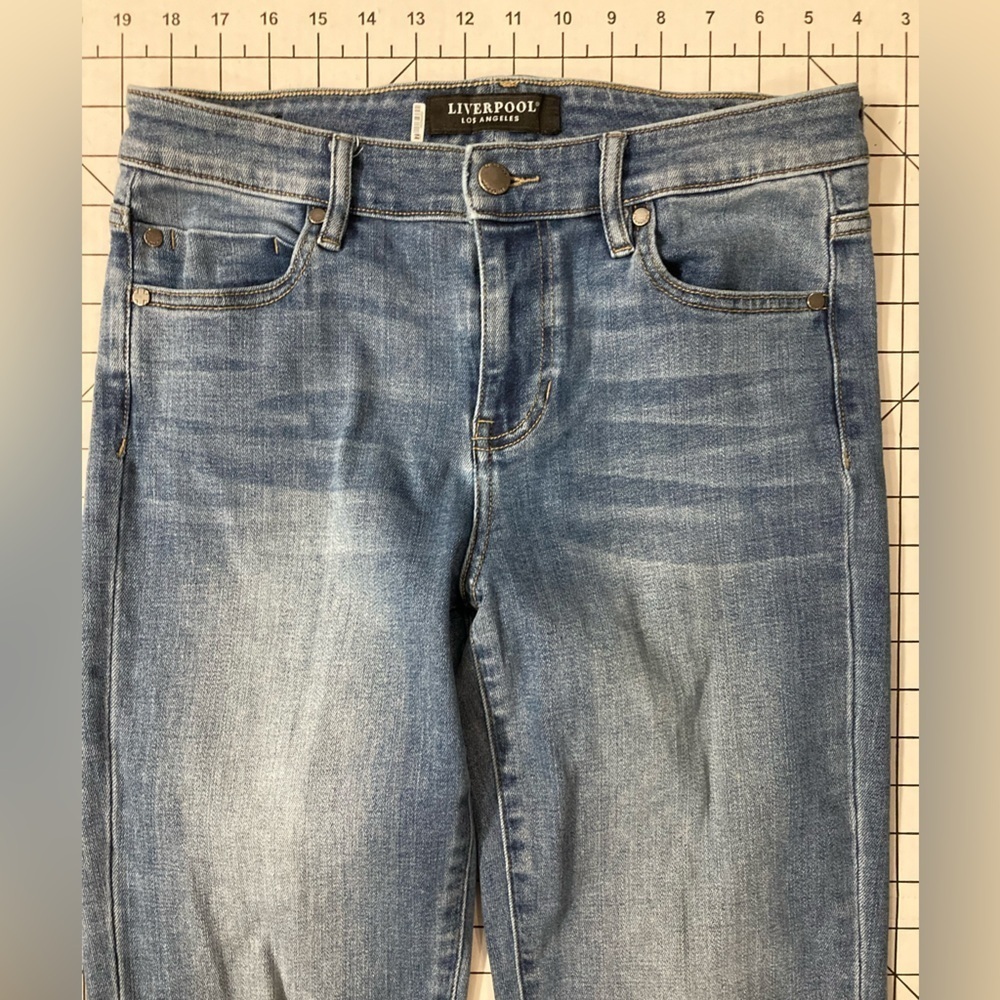 Liverpool Women’s Size 6 Conway Blue Jeans